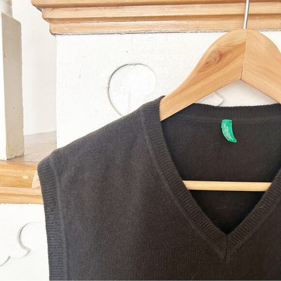 United Colors of Benetton V-Neckline Sweater Vest Brown Knit Classic Fit Size S - Picture 4 of 4
